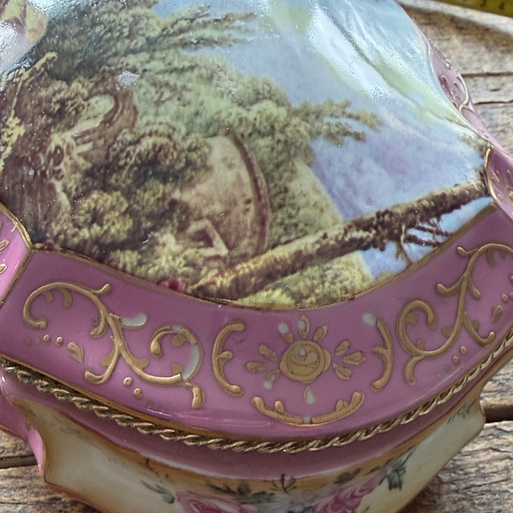 Vintage Large Andrea by Sadek Decorative Jewelry Box with Romantic Scene - Picture 13 of 14